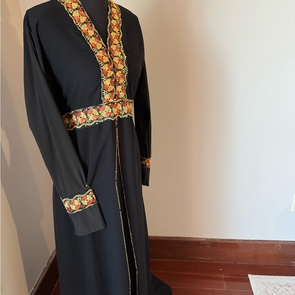 Elegant Black and Gold Women's Dress - Picture 2 of 4